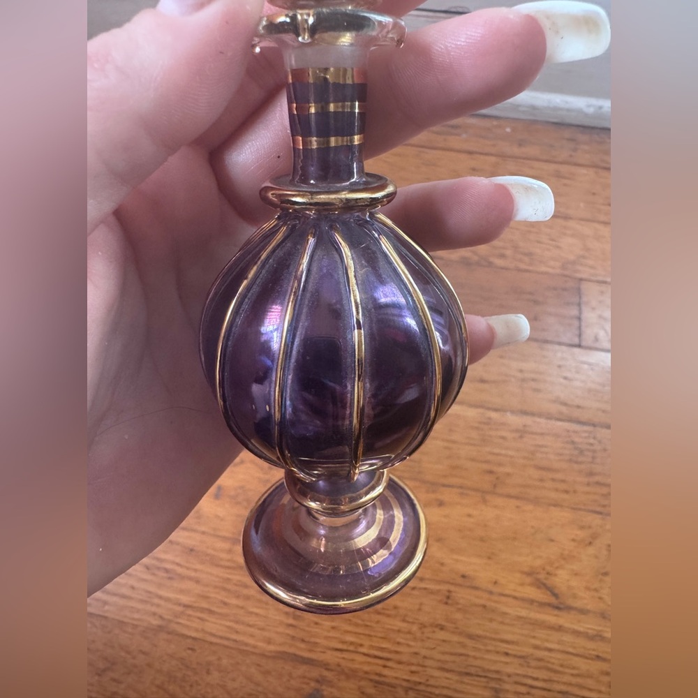 Vintage Amethyst Glass Perfume Bottle w/ Stopper – Gold Gilt – Y2K Era - Picture 5 of 5